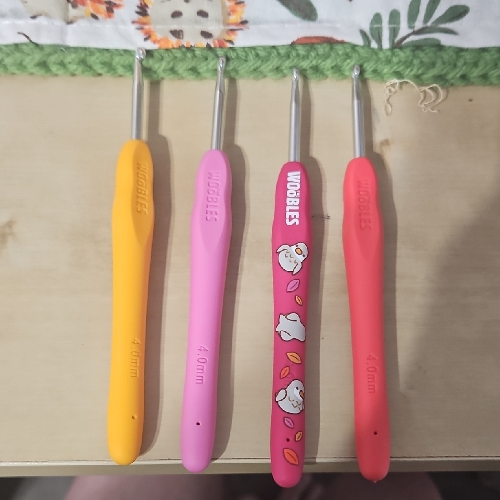 Wobbles Crochet Hook Set - Yellow, Pink, Red